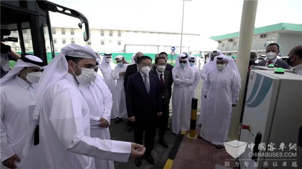 新华社：首批中国造卡塔尔顶级足球赛事专用电动客车亮相多哈